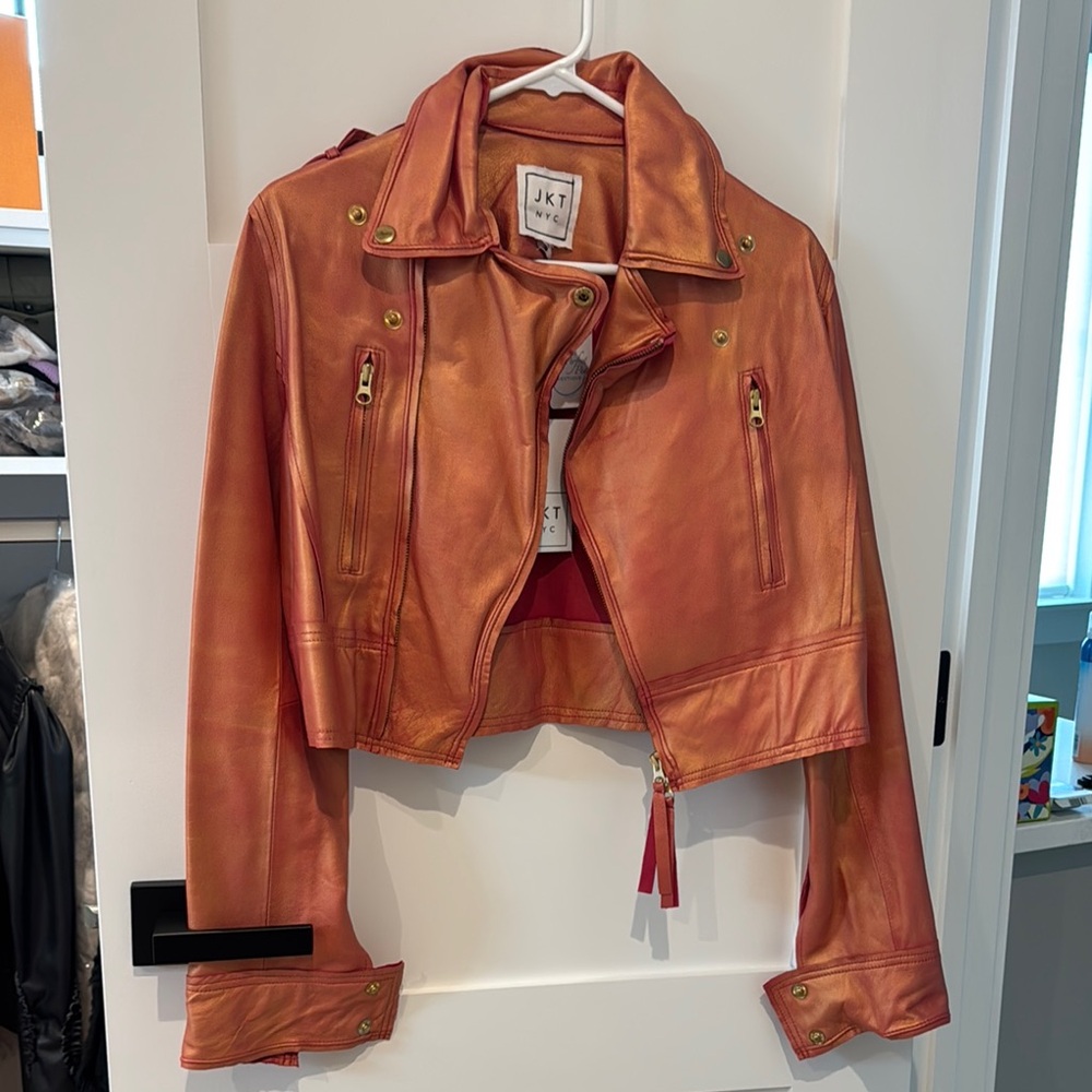 Orange Leather Jacket with Classic Collar and Cropped Length
